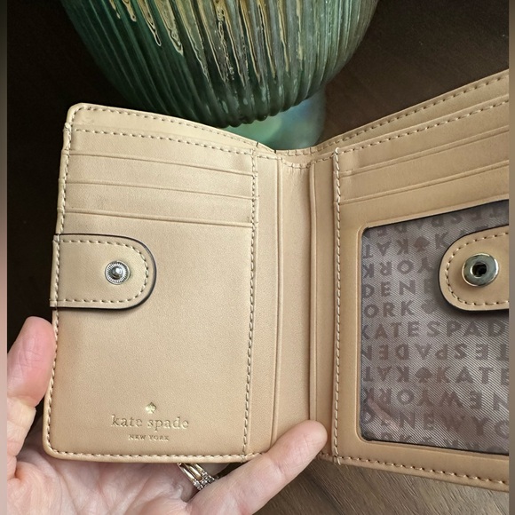 Kate Spade ♠️ Iconic Spade Design Wallet - Picture 6 of 10